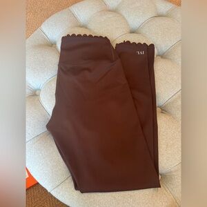 IVL Scalloped Leggings